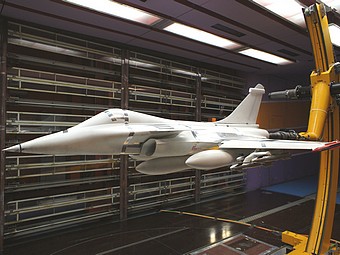 Essais aérodynamiques sur maquette de Rafale à l'échelle 1/7ème (Dassault Aviation) en configuration non lisse